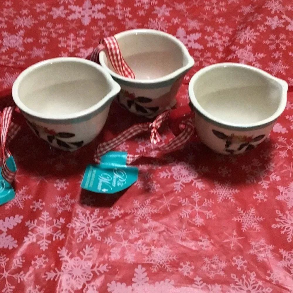 Three pieces The Pioneer Woman creamers